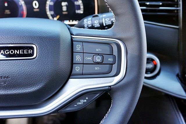 New 2026 Bright White Clear-Coat Exterior Paint Jeep Limited Altitude image 42