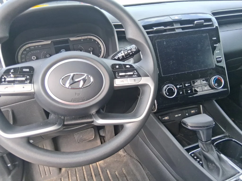 Used 2023 White Hyundai SEL image 9