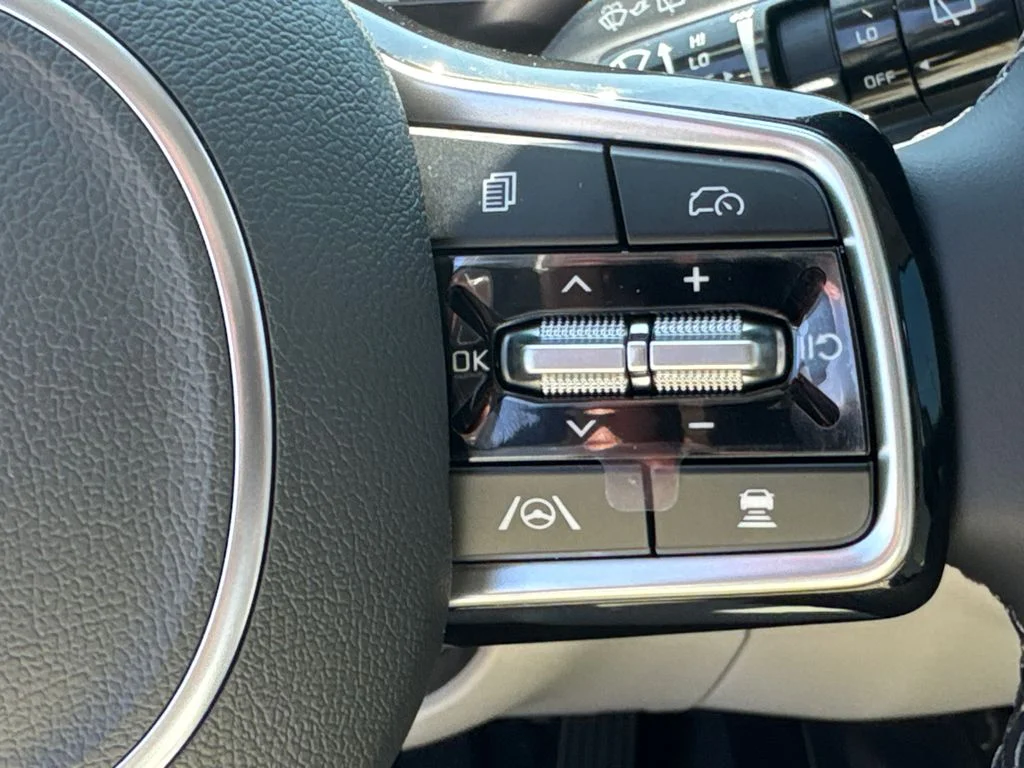 2025 Kia Sorento S - Photo 26