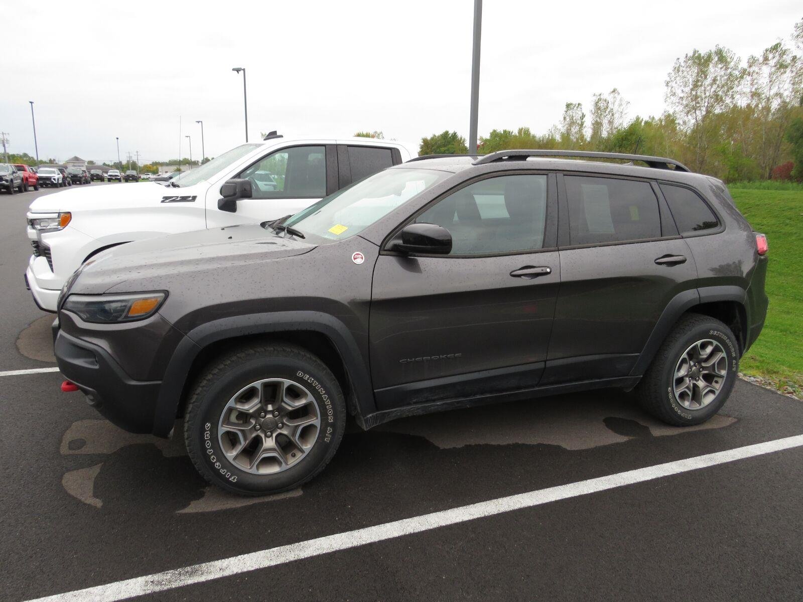 Used 2022 Granite Crystal Metallic Clearcoat Jeep Trailhawk image 8