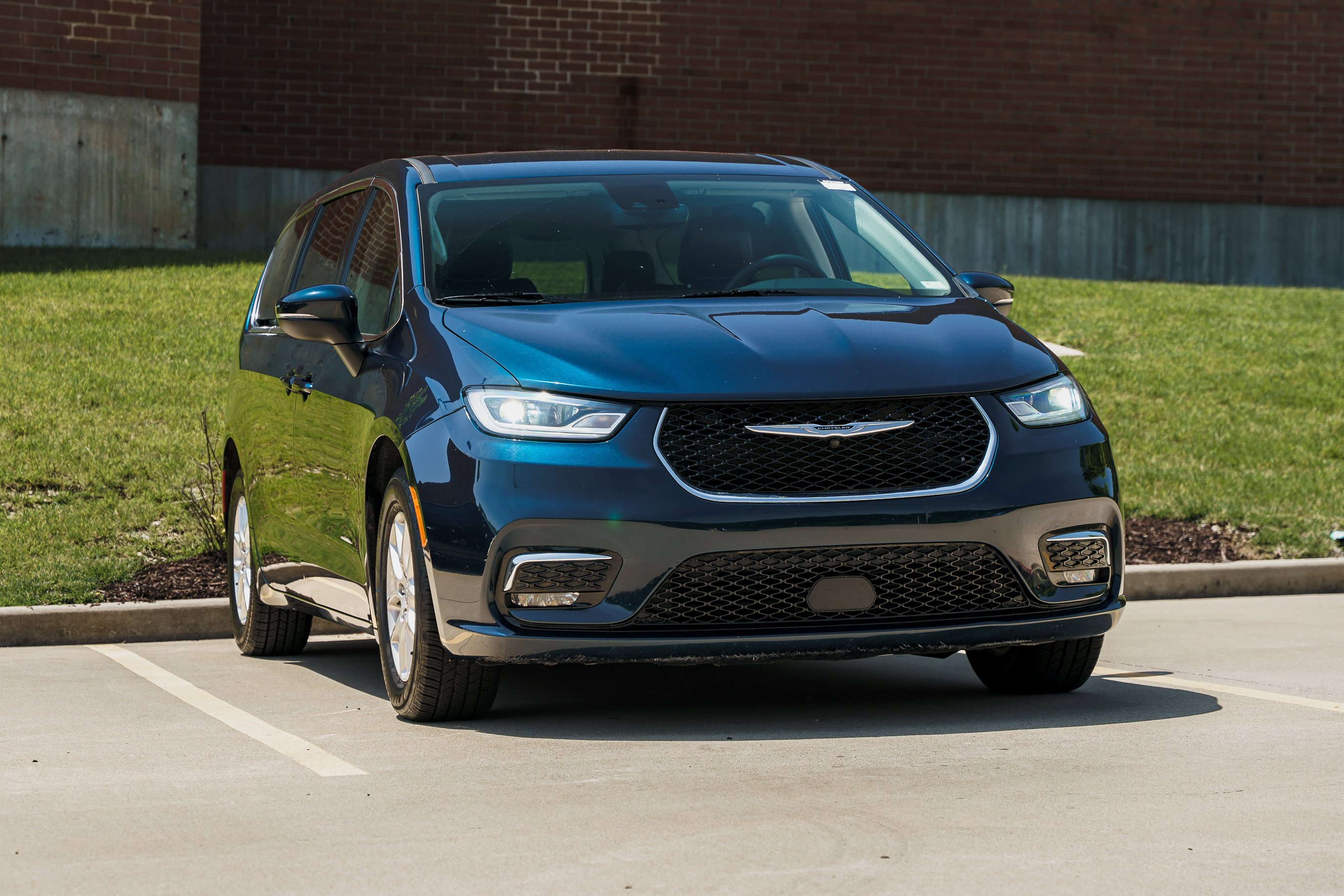 2023 Chrysler Pacifica Touring L's photo
