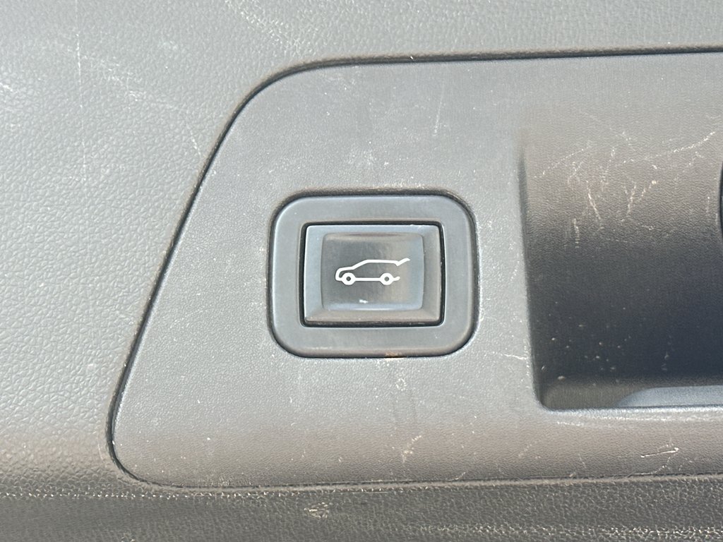 Used 2022  Buick Essence image 37