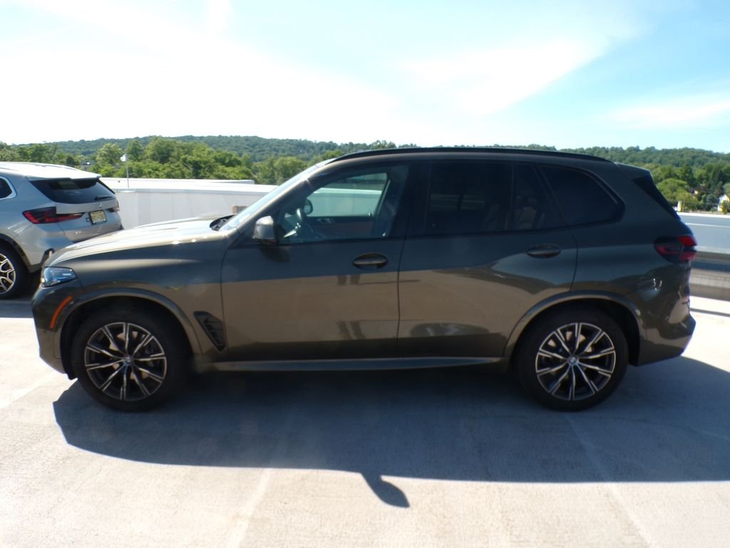 Certified Used 2026 Manhattan Green Metallic BMW xDrive40i image 4