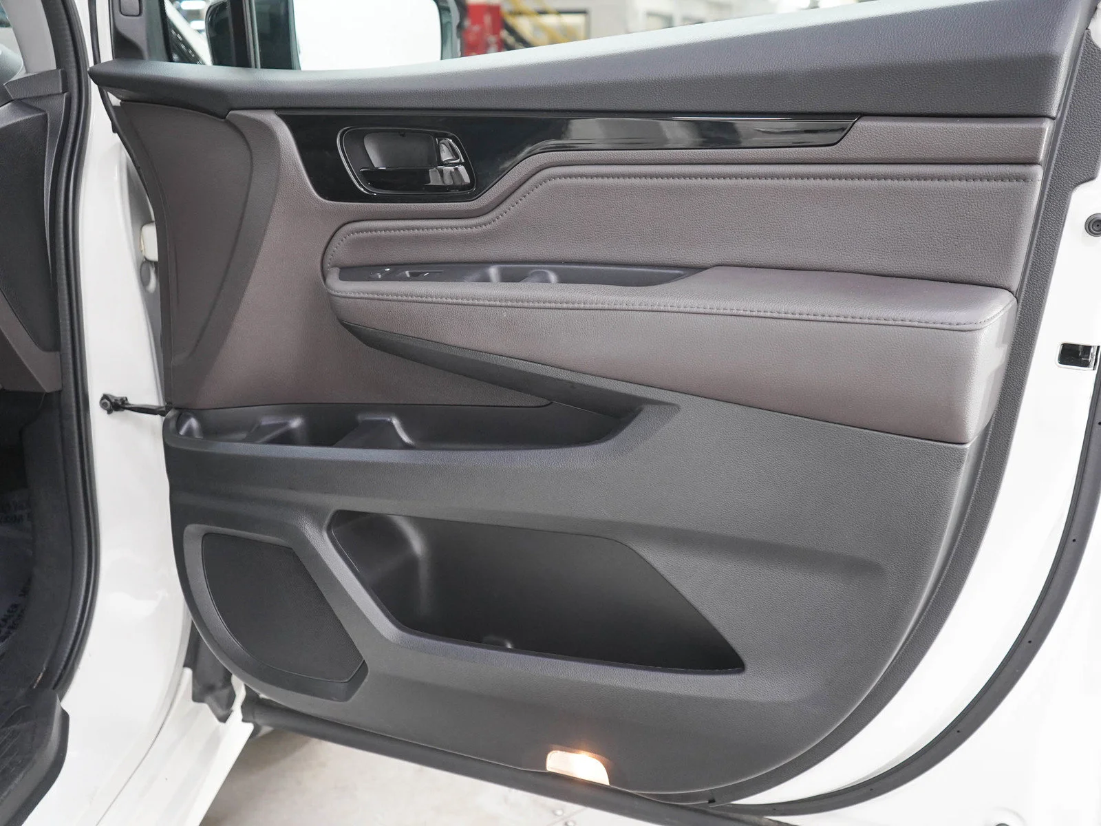 Used 2018 Platinum White Pearl Honda 5D WAGON ELITE image 9