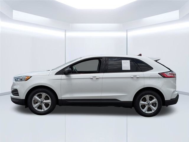 Used 2022 White Ford SE image 2