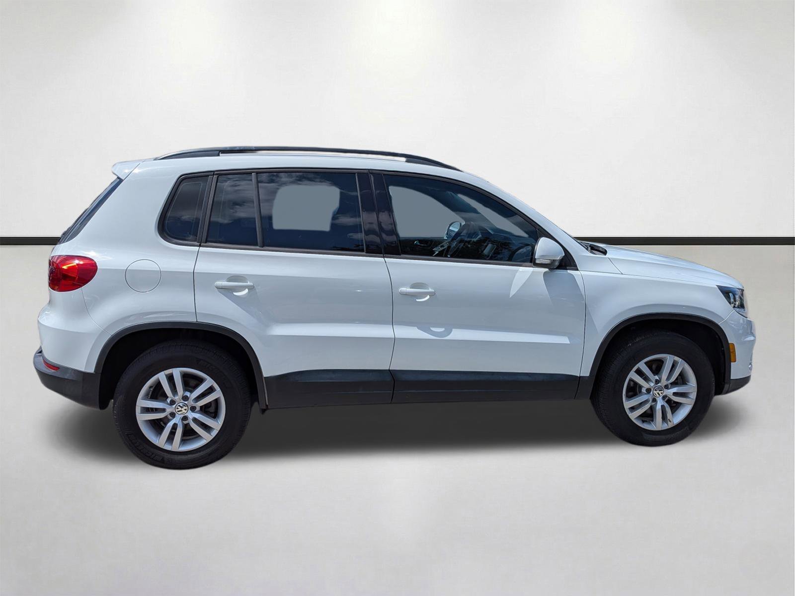 Used 2015 Pure White Volkswagen S image 3