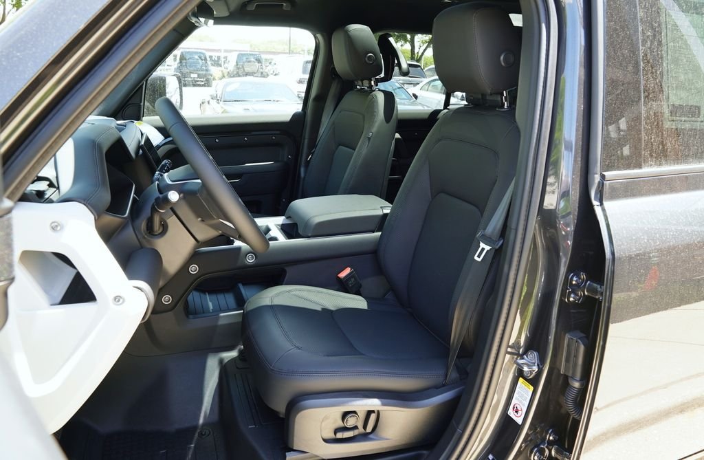 New 2026 Carpathian Grey Land Rover X-Dynamic SE image 12