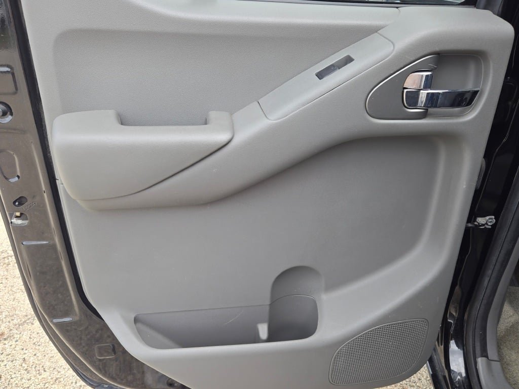 Used 2015 Black Nissan SV image 20