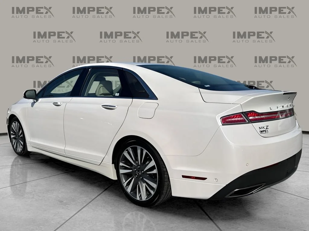 Used 2019 White Lincoln Reserve image 3
