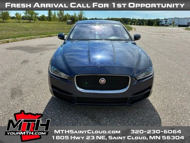 Used 2018 Black Jaguar 25t Premium image 3