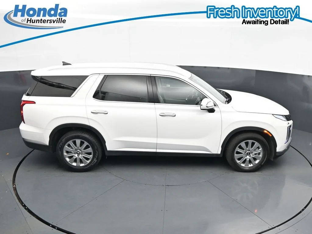 Used 2025 White Hyundai SEL image 26