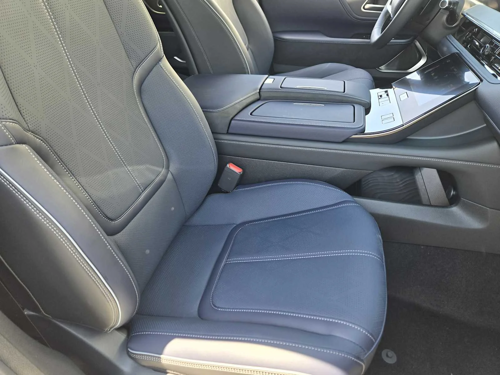 New 2026 RADIANT WHITE INFINITI Sport 4WD image 9