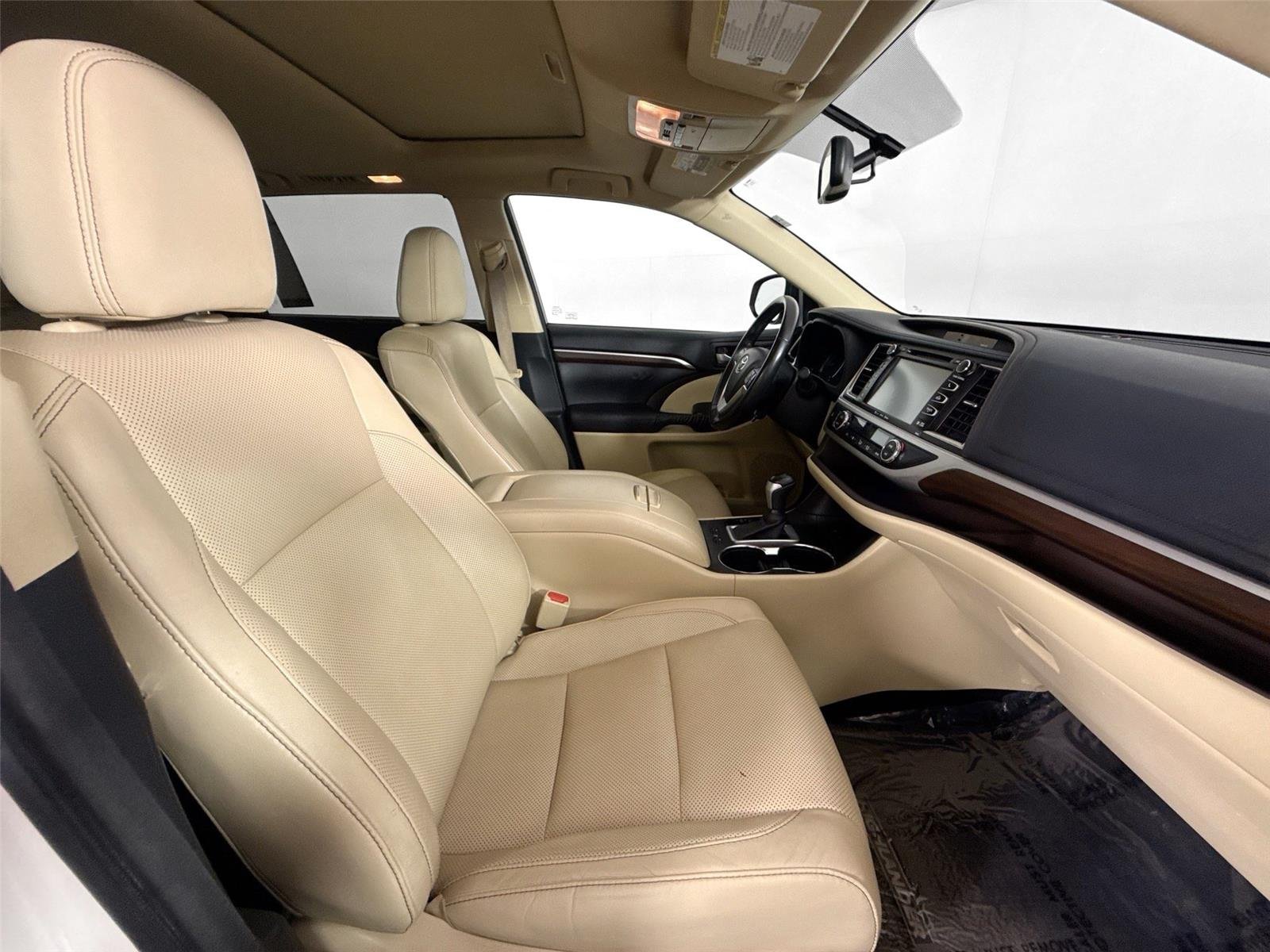 Used 2016 Blizzard Pearl Toyota Limited image 43