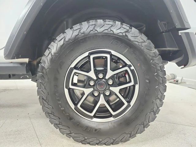 Used 2025 White Jeep Rubicon image 43