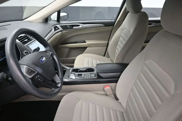 Used 2019 Oxford White Ford SE image 17