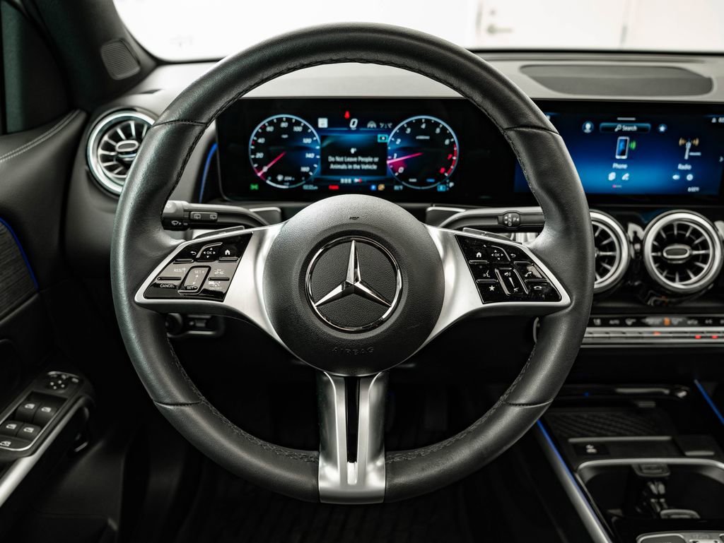 Used 2024 Polar White Mercedes-Benz GLB 250 image 40