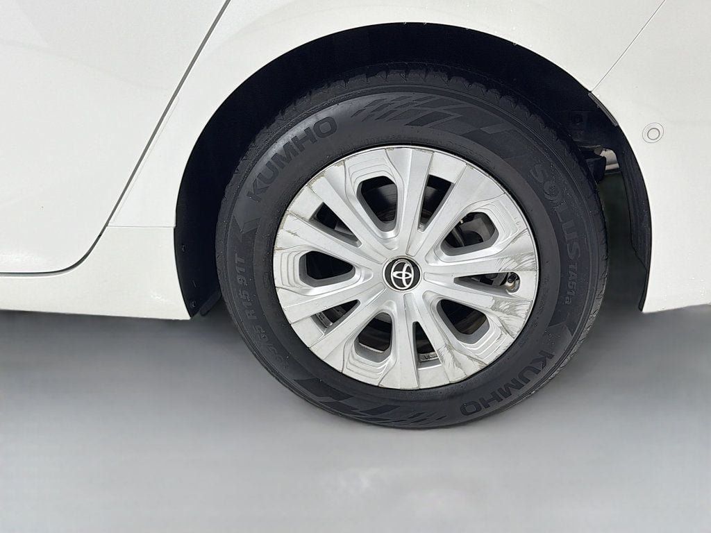 Used 2020 Blizzard Pearl Toyota LE image 29