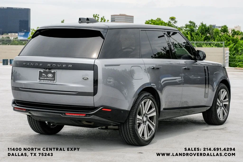Used 2023 Grey Land Rover SE image 6