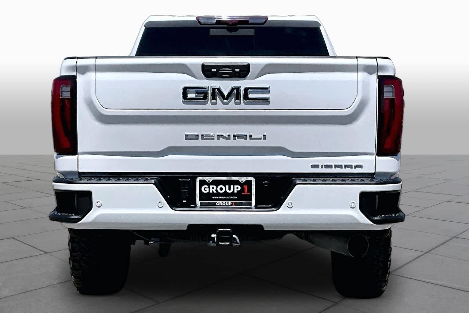 Used 2024 White Frost Tricoat GMC Denali image 5