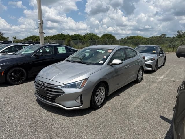 Used 2020 Stellar Silver Hyundai SE image 6