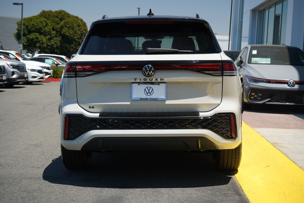 New 2026 Sandstone W/Deep Black Roof Volkswagen 2.0T SE R-Line Black image 4