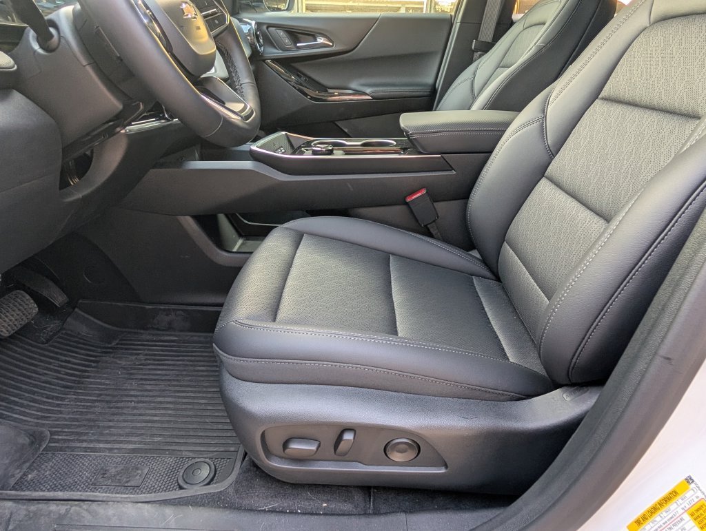 2027 Chevrolet Equinox LT - Photo 9