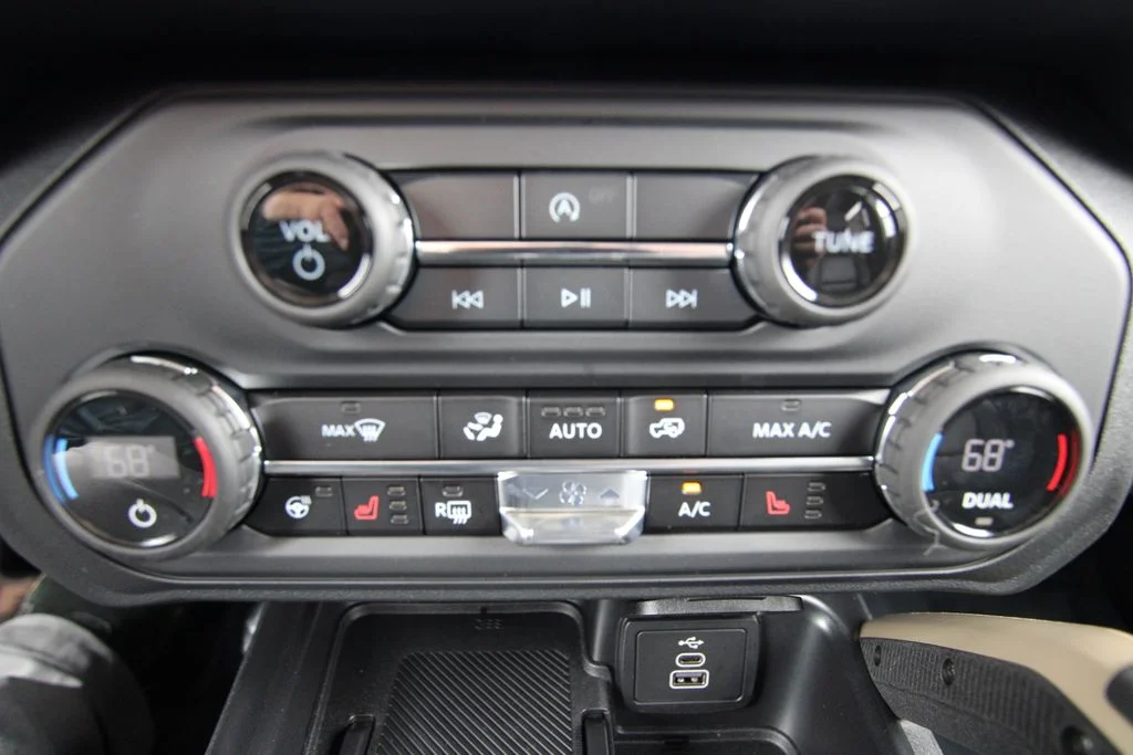 New 2026 Carbonized Gray Metallic Ford Badlands® image 65