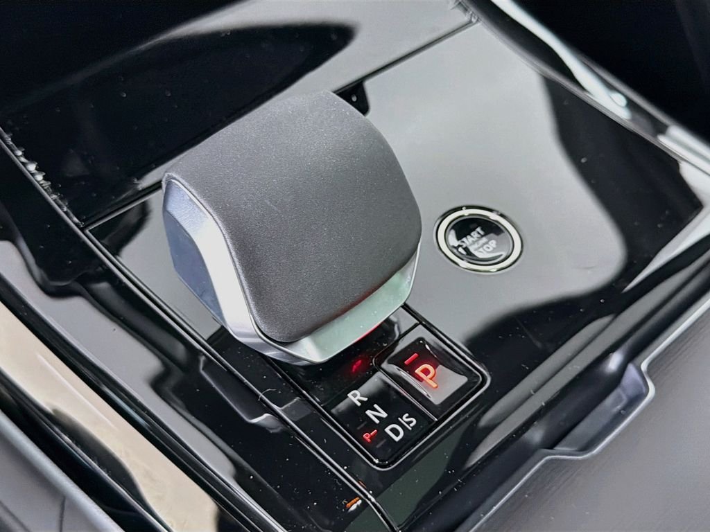New 2027 Santorini Black Land Rover Dynamic SE P400 image 17