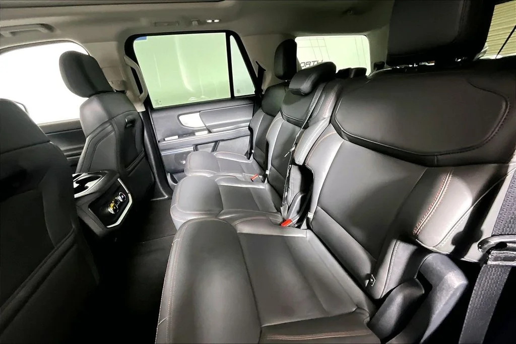 Used 2025 Oxford White Ford Active image 21