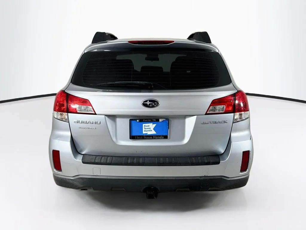 Used 2013 Ice Silver Metallic Subaru 2.5i image 6