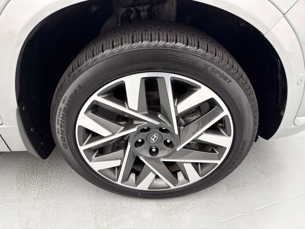 Used 2022 Silver Hyundai Calligraphy image 15