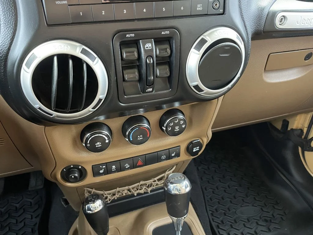 Used 2014 Dune Clear Coat Jeep Sahara image 20