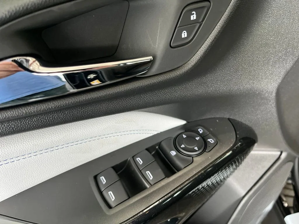 New 2026 Mosaic Black Metallic Chevrolet LT image 4