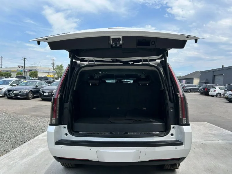 Used 2019 White Cadillac Sport Utility 4D image 58