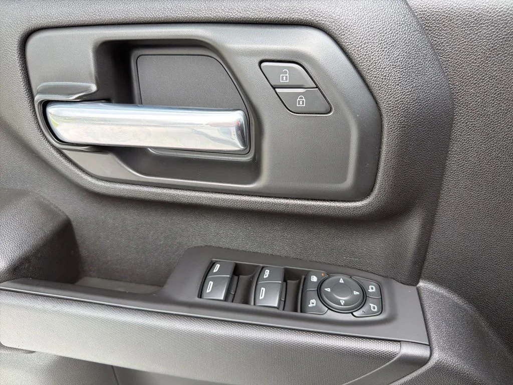Used 2024 White Chevrolet Custom image 22