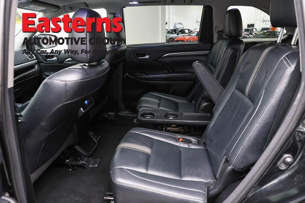 Used 2018 Black Toyota SE image 22