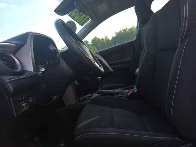 Used 2018 Black Toyota XLE image 16