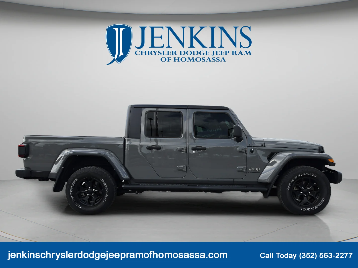 Used 2023 Sting-Gray Clearcoat Jeep Overland image 3