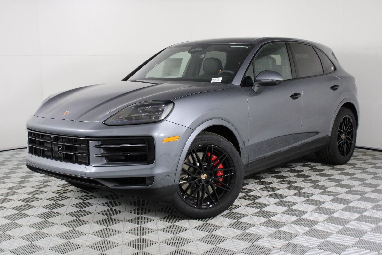 Porsche Cayenne SStock