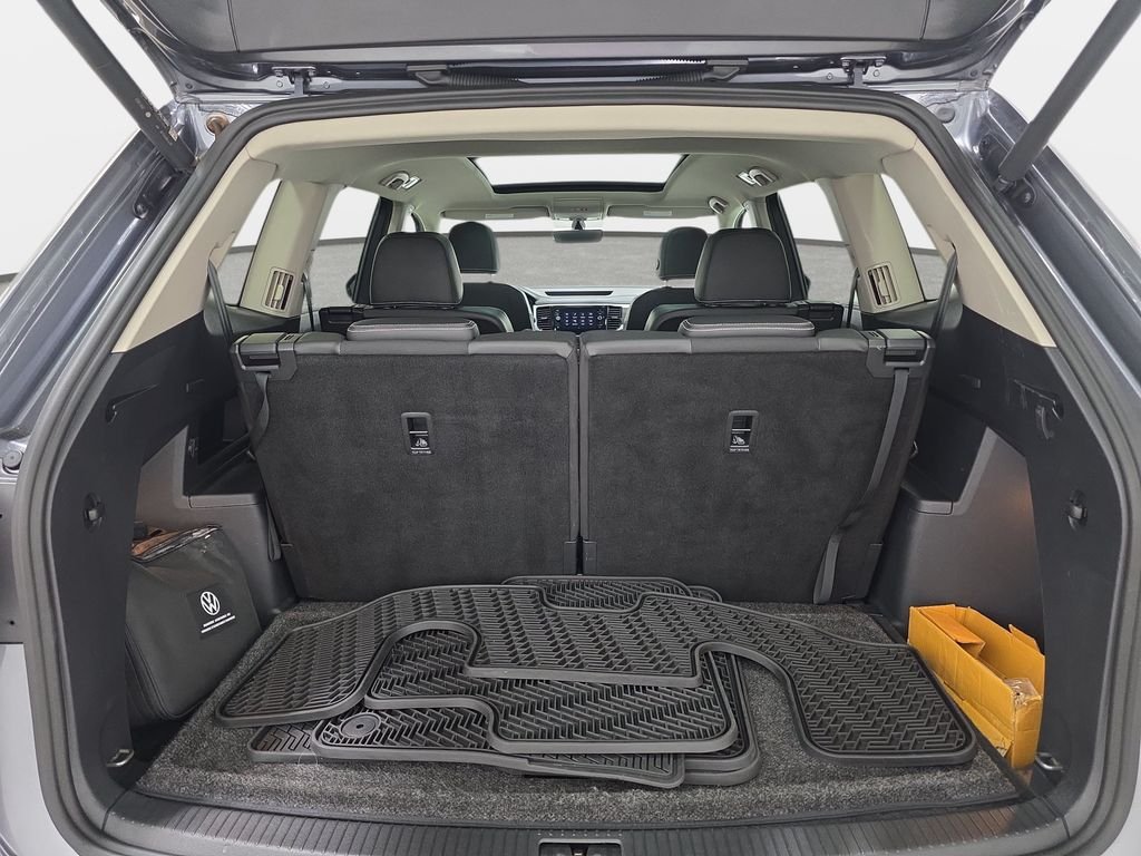 2023 Volkswagen Atlas SE w/Tech - Photo 32