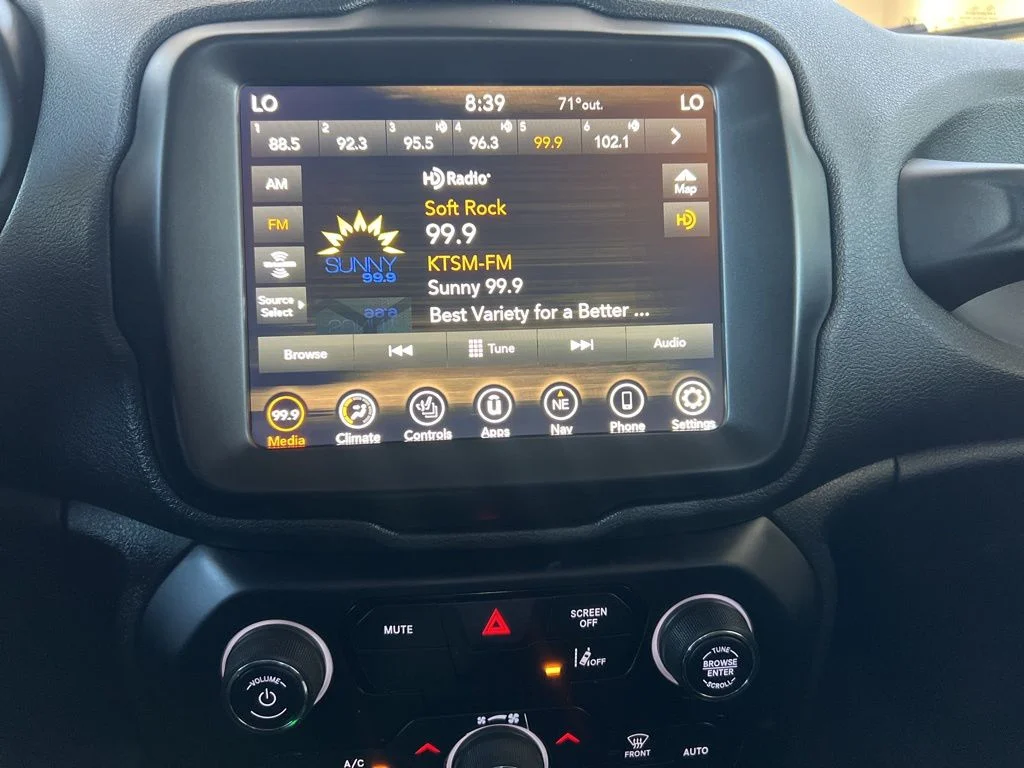 Used 2023 White Jeep Altitude image 26