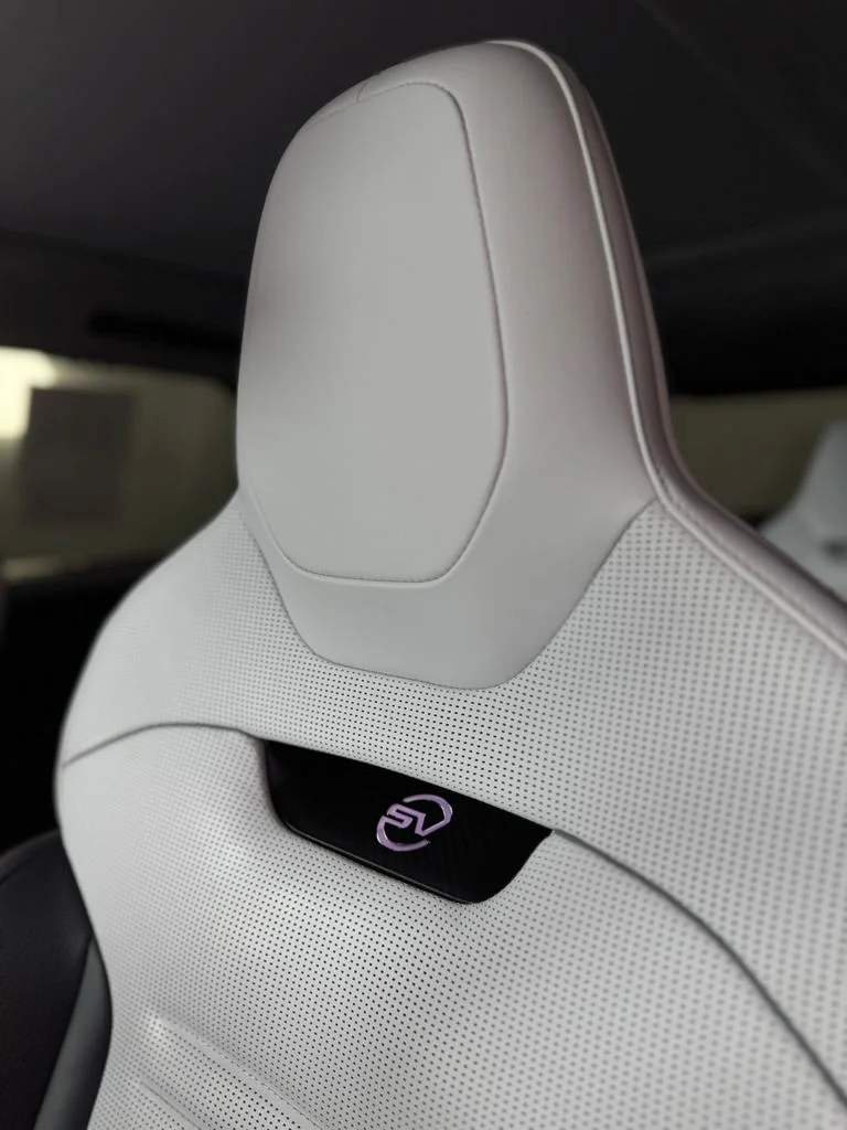 Used 2025 Velocity Blue SV Bespoke Ultra Metallic Satin Land Rover SV Edition Two image 28