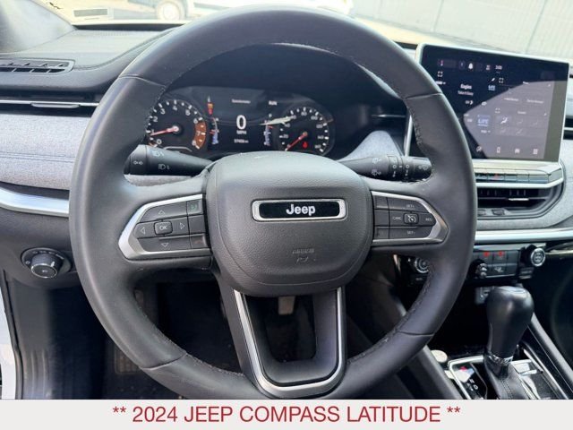 Used 2024 White Jeep Latitude image 12