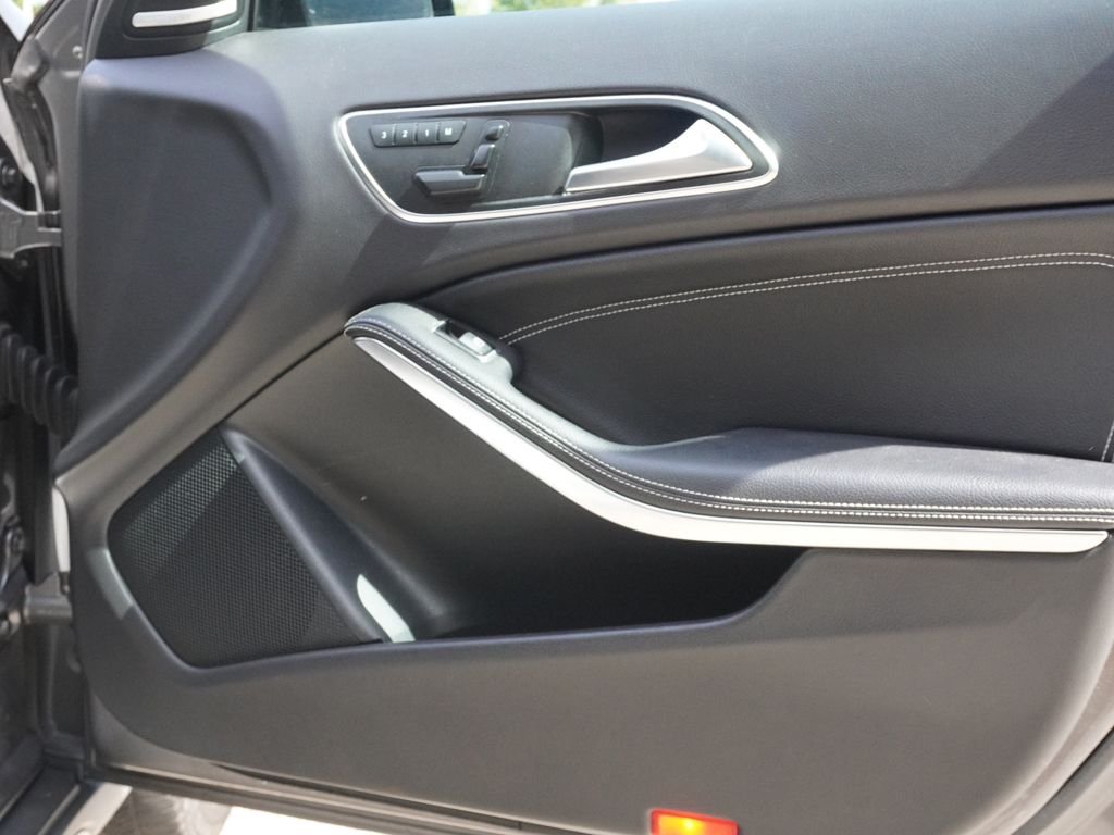 Used 2017 Gray Mercedes-Benz GLA 250 image 22