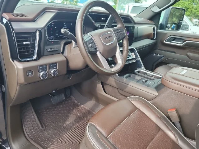 Used 2025 Silver GMC Denali image 18