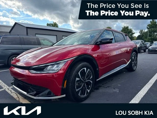 Used 2024 Red Kia Wind image 1