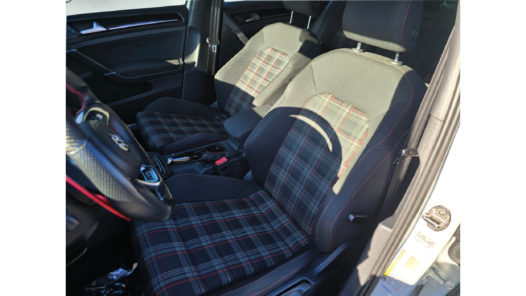Used 2017  Volkswagen Sport image 47