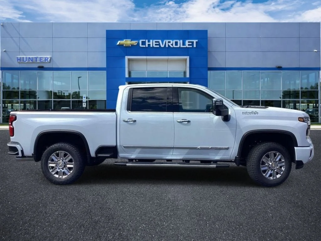 New 2026 Polar White Tricoat Chevrolet High Country image 6