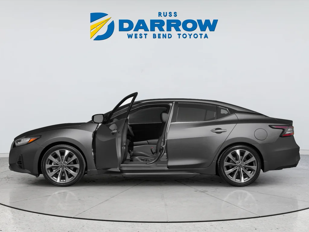 Used 2022 Gray Nissan Platinum image 4