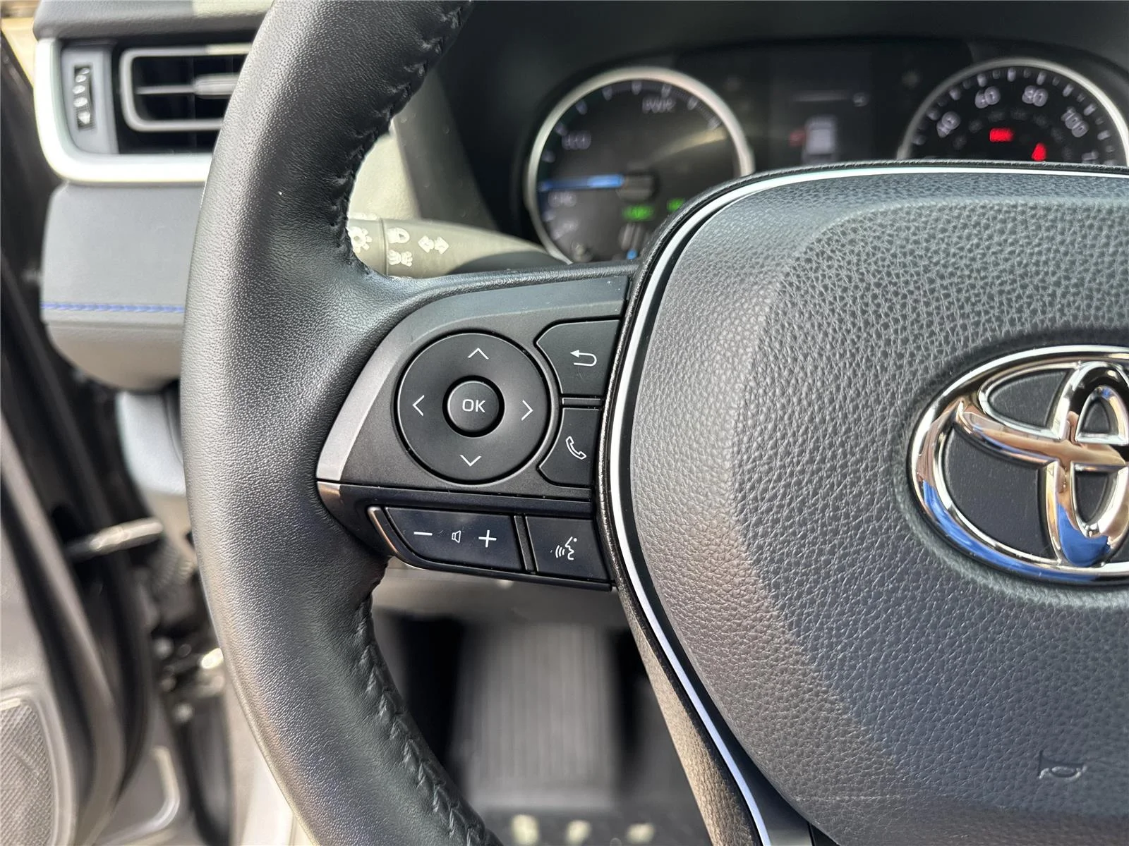 Used 2022 Magnetic Gray Metallic Toyota SE AWD image 21